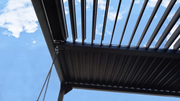 Pergola en aluminium avec toiture en lamelle Weka – Image 2